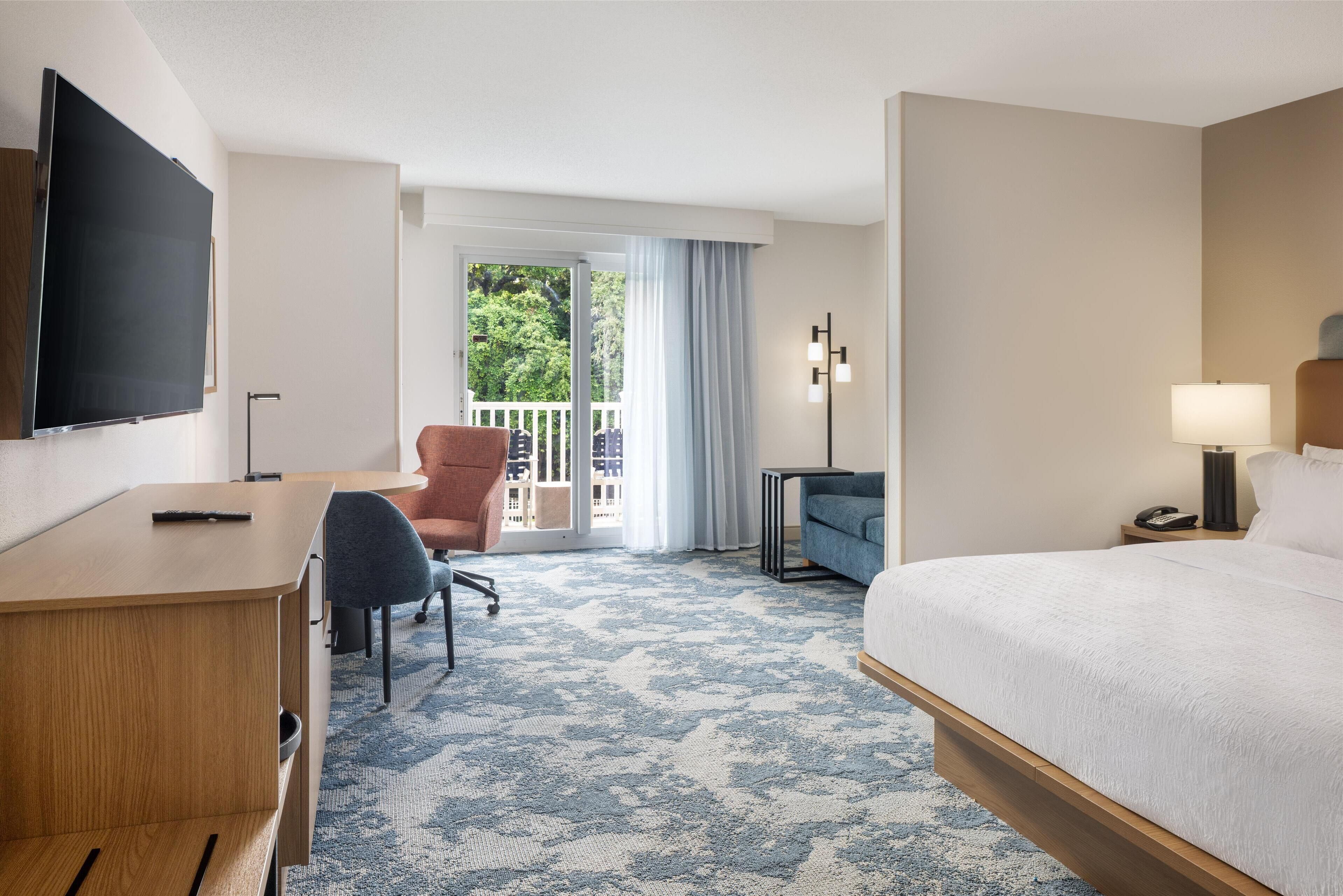 studio suite, 1 king bed | in-room safe, desk, iron/ironing board, free cots/infant beds