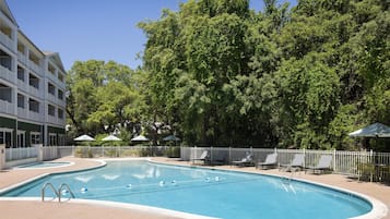 Outdoor pool, a heated pool, open 9:00 AM to 10:00 PM, sun loungers