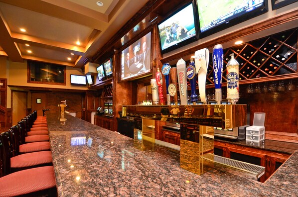 Serves lunch, dinner and happy hour