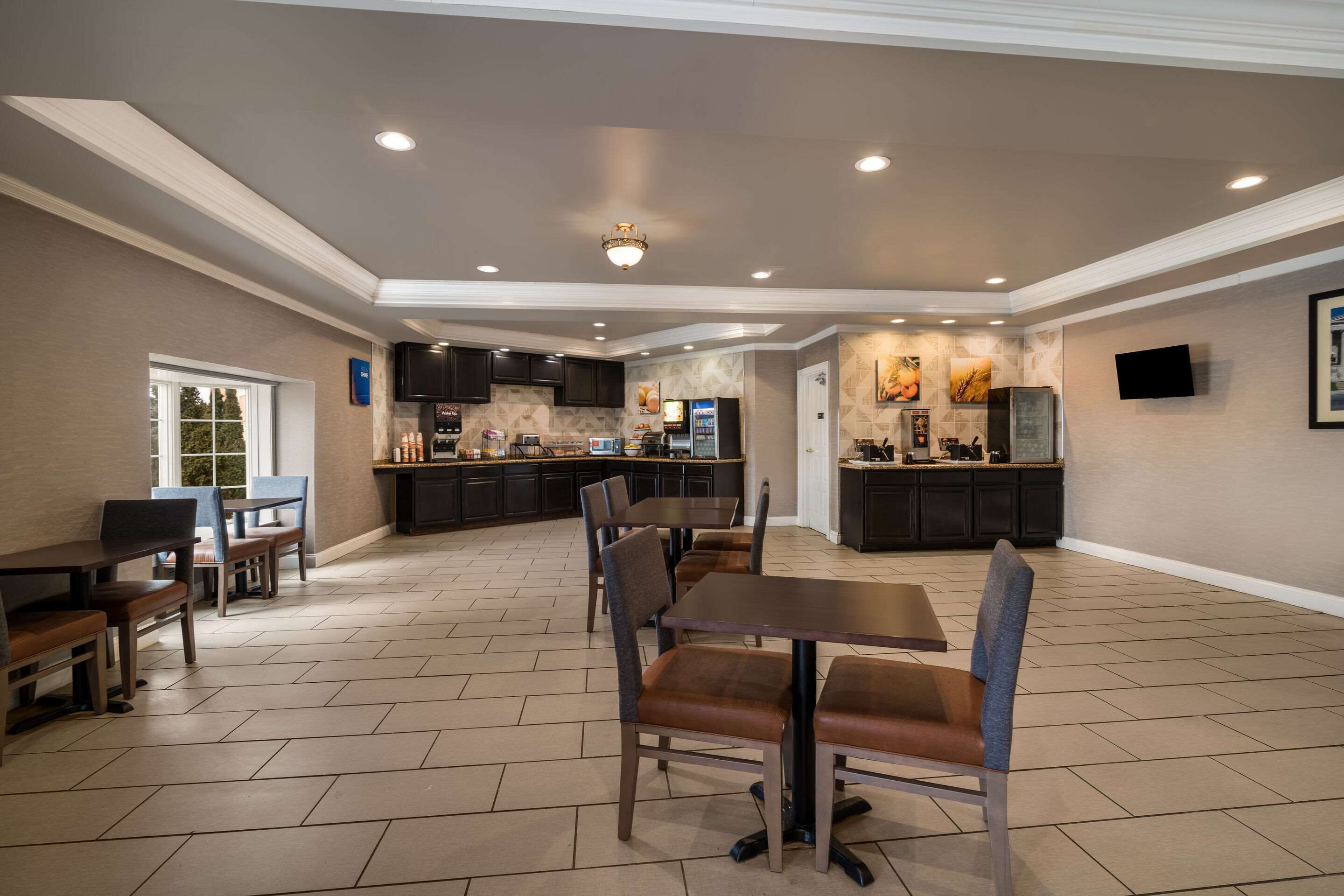 Free on-the-go breakfast on weekends