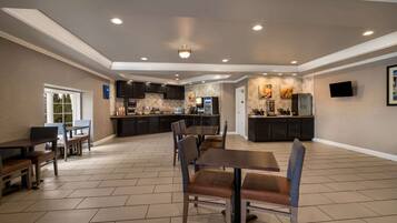 Desayuno para llevar gratuito (los fines de semana)