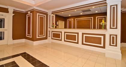 Comfort Inn & Suites Plattsburgh - Morrisonville