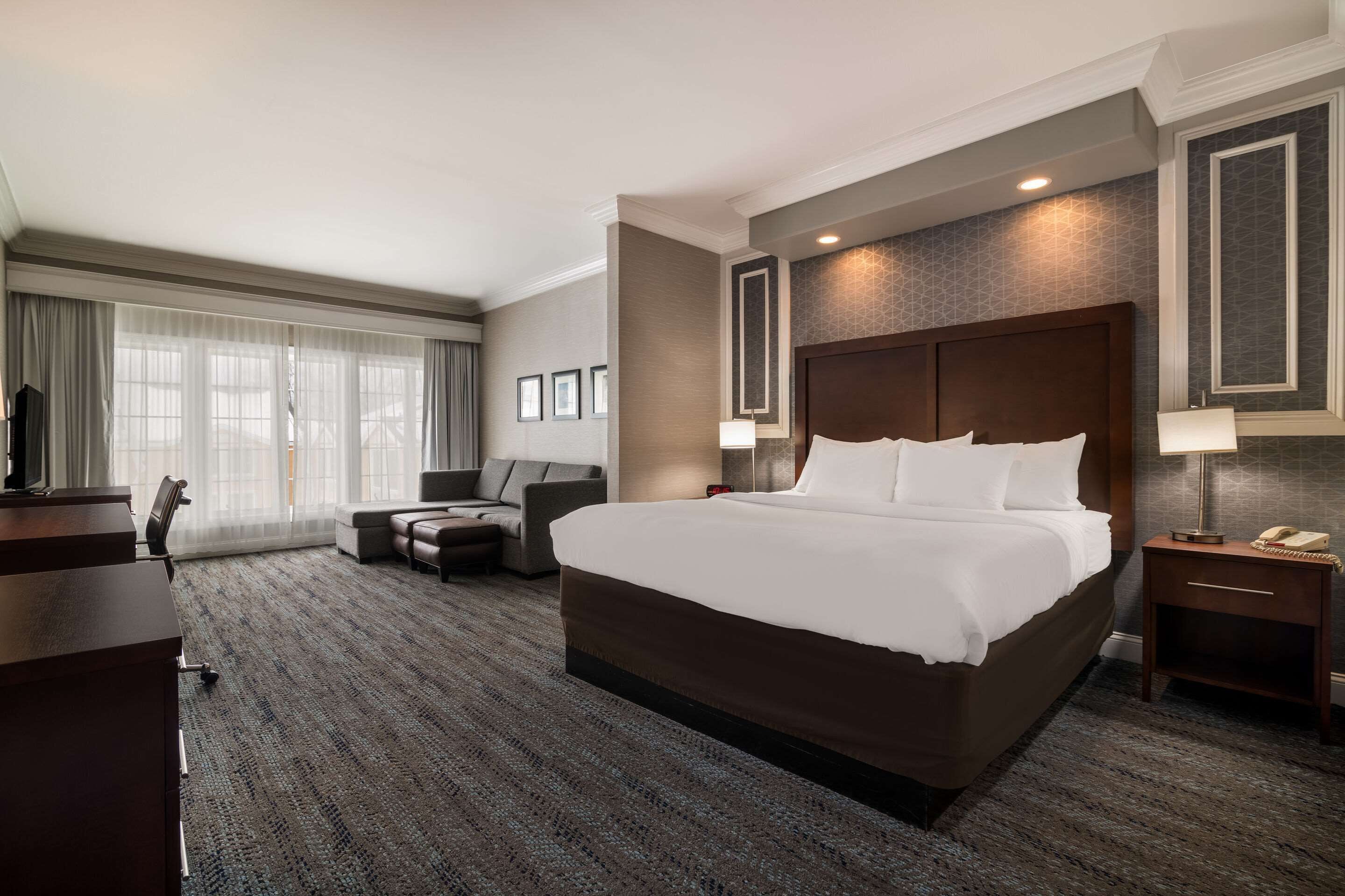 standard room, 1 king bed, non smoking | desk, blackout curtains, iron/ironing board, free cots/infant beds