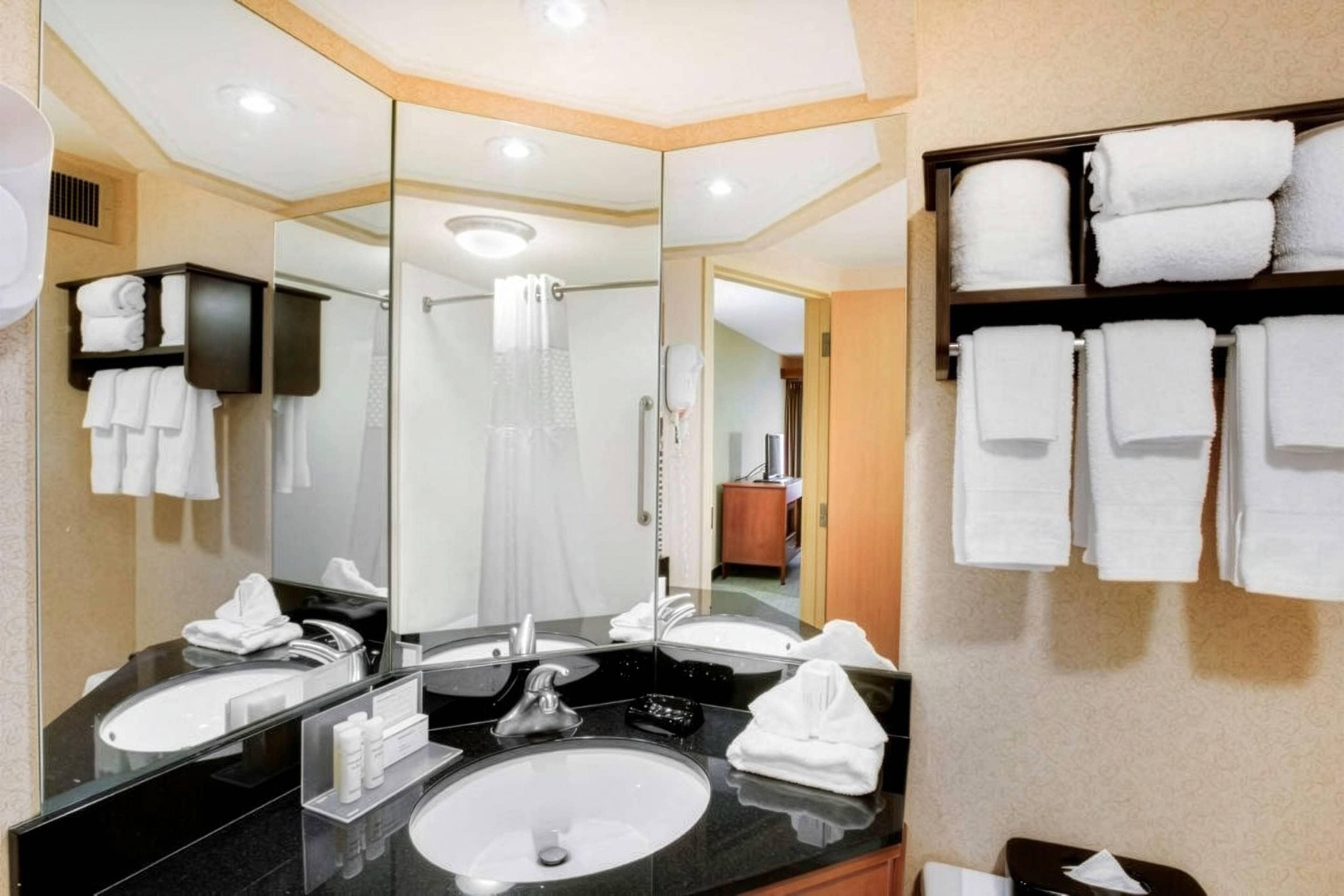Photo - Pittsburgh Airport Inn and Suites