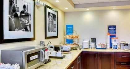 Pittsburgh Airport Inn and Suites