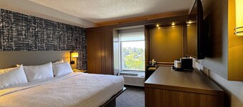 Pittsburgh Airport Inn and Suites
