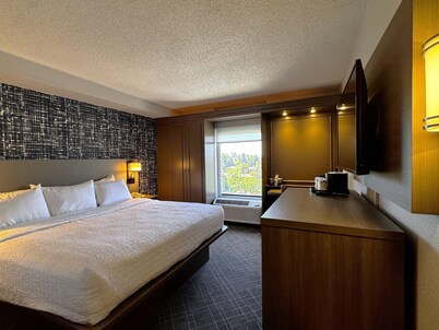 Pittsburgh Airport Inn and Suites