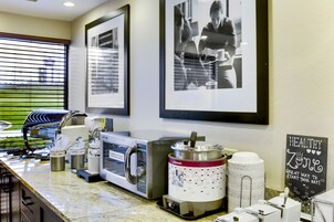 Café da manhã com buffet grátis todos os dias