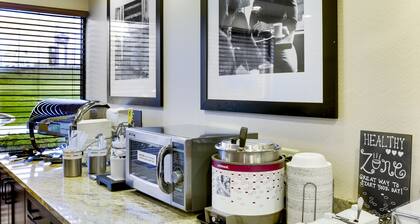 Pittsburgh Airport Inn and Suites