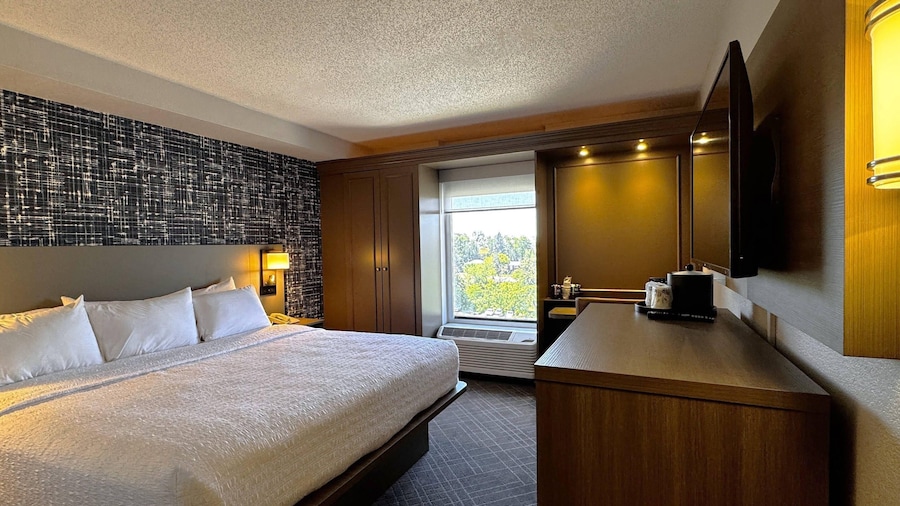 Pittsburgh Airport Inn and Suites