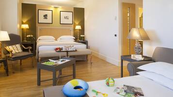 Hochwertige Bettwaren, Minibar, Zimmersafe, Schreibtisch