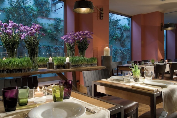 Breakfast, lunch and dinner served