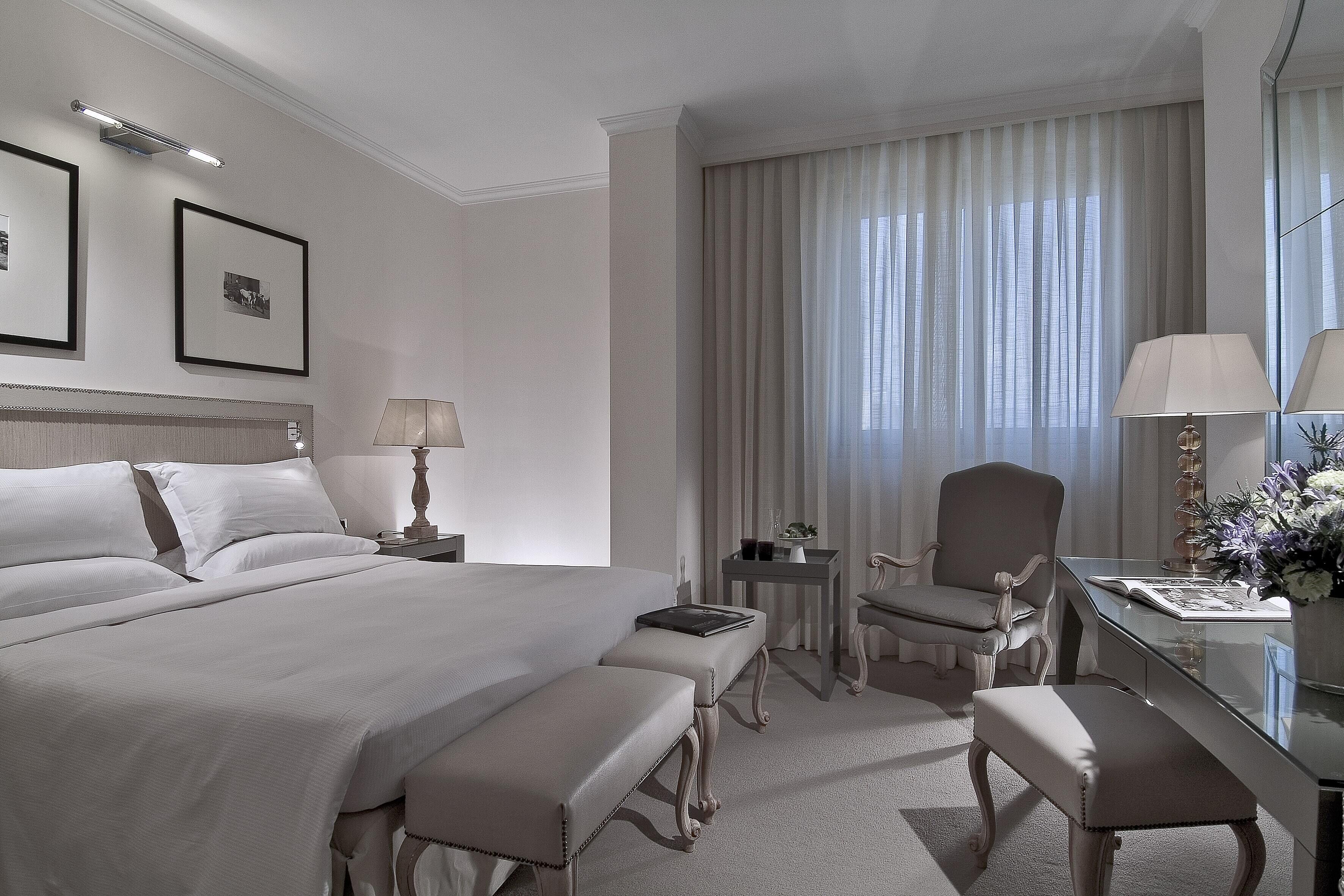 classic double room | premium bedding, minibar, in-room safe, desk