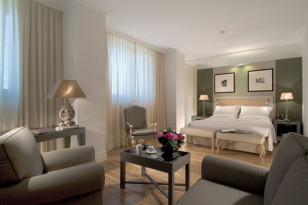 Premium bedding, minibar, in-room safe, desk