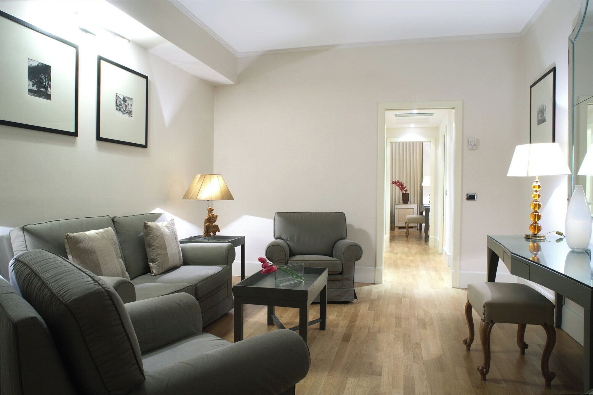 suite | premium bedding, minibar, in-room safe, desk