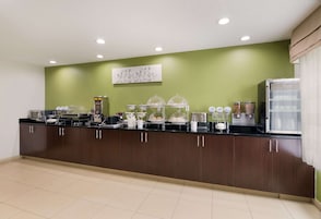 Desayuno bufé gratuito y diario