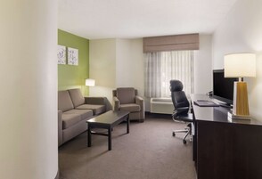 Ropa de cama de alta calidad, minibar, escritorio y cortinas blackout 