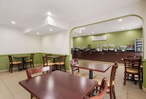 Free daily buffet breakfast - Sleep Inn Tanglewood (Roanoke)