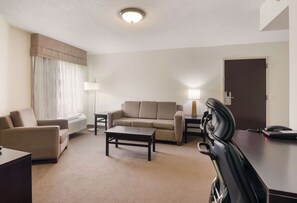 Premium bedding, minibar, desk, blackout drapes