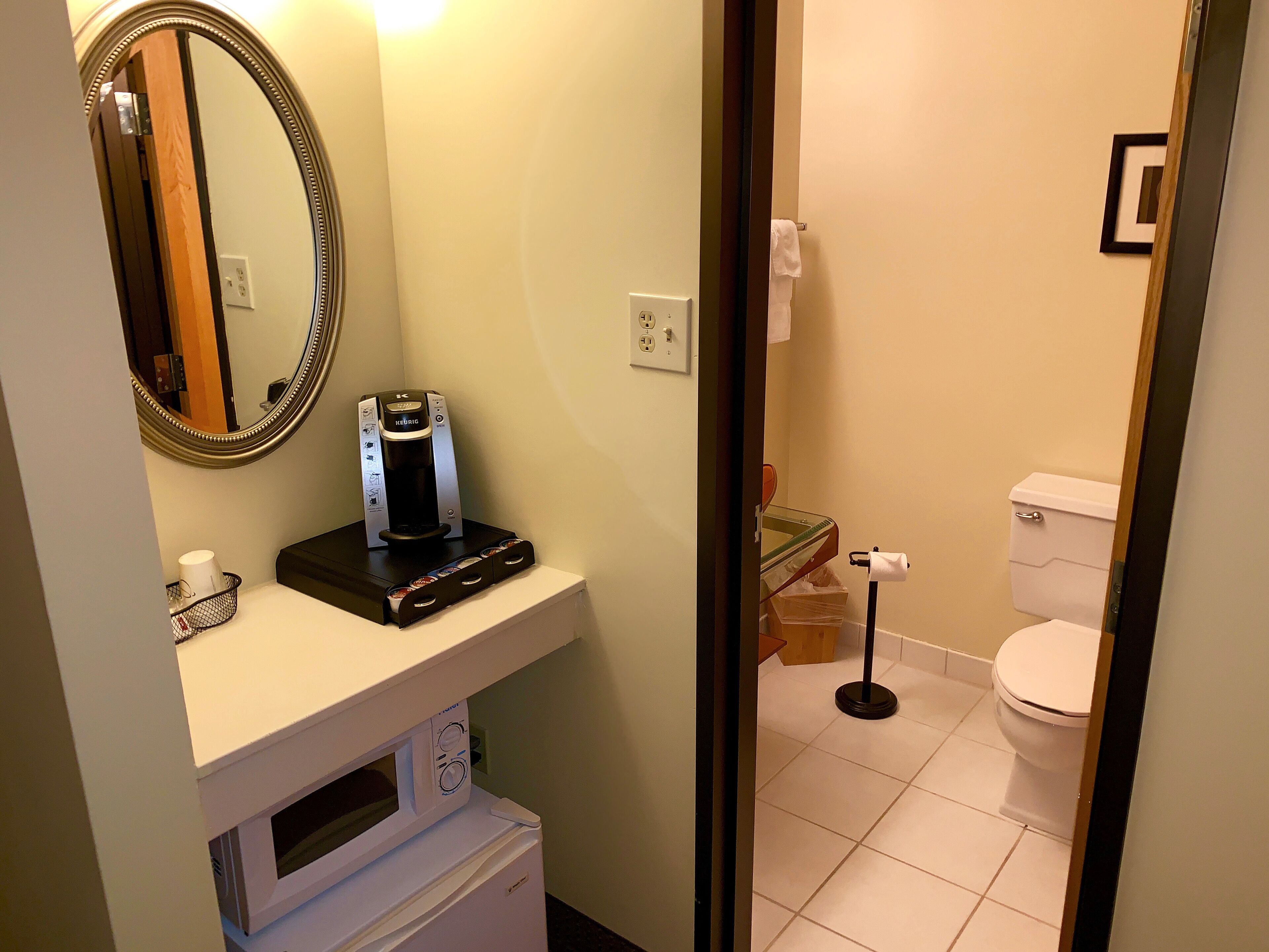 combined shower/bathtub, hydromassage showerhead