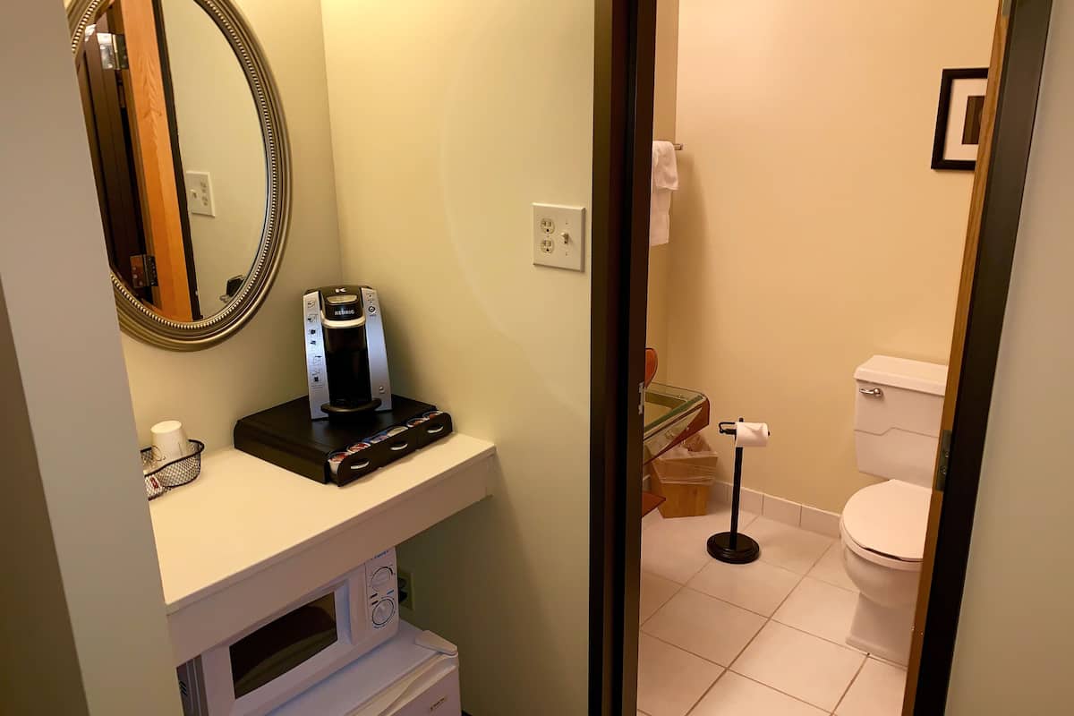 combined shower/bathtub, hydromassage showerhead