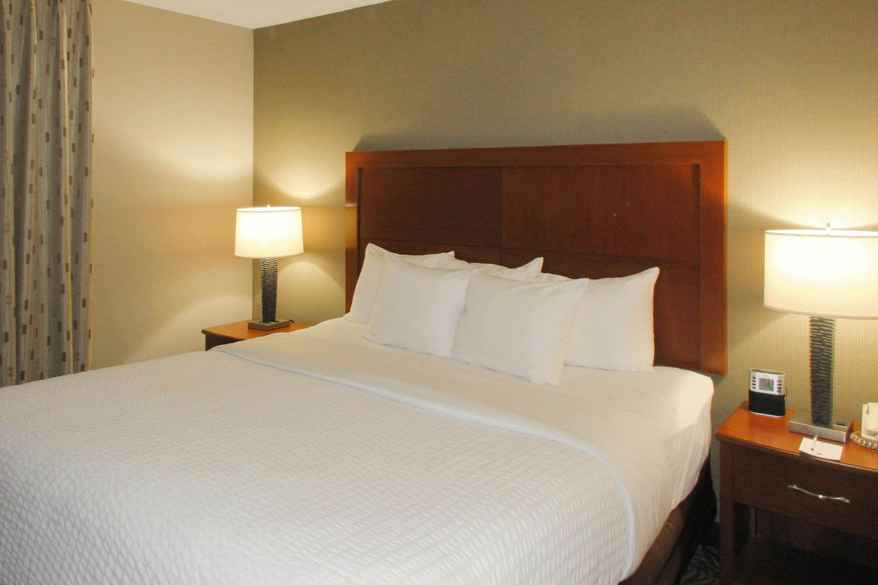 Photo - Clarion Inn & Suites Cortland - University Area
