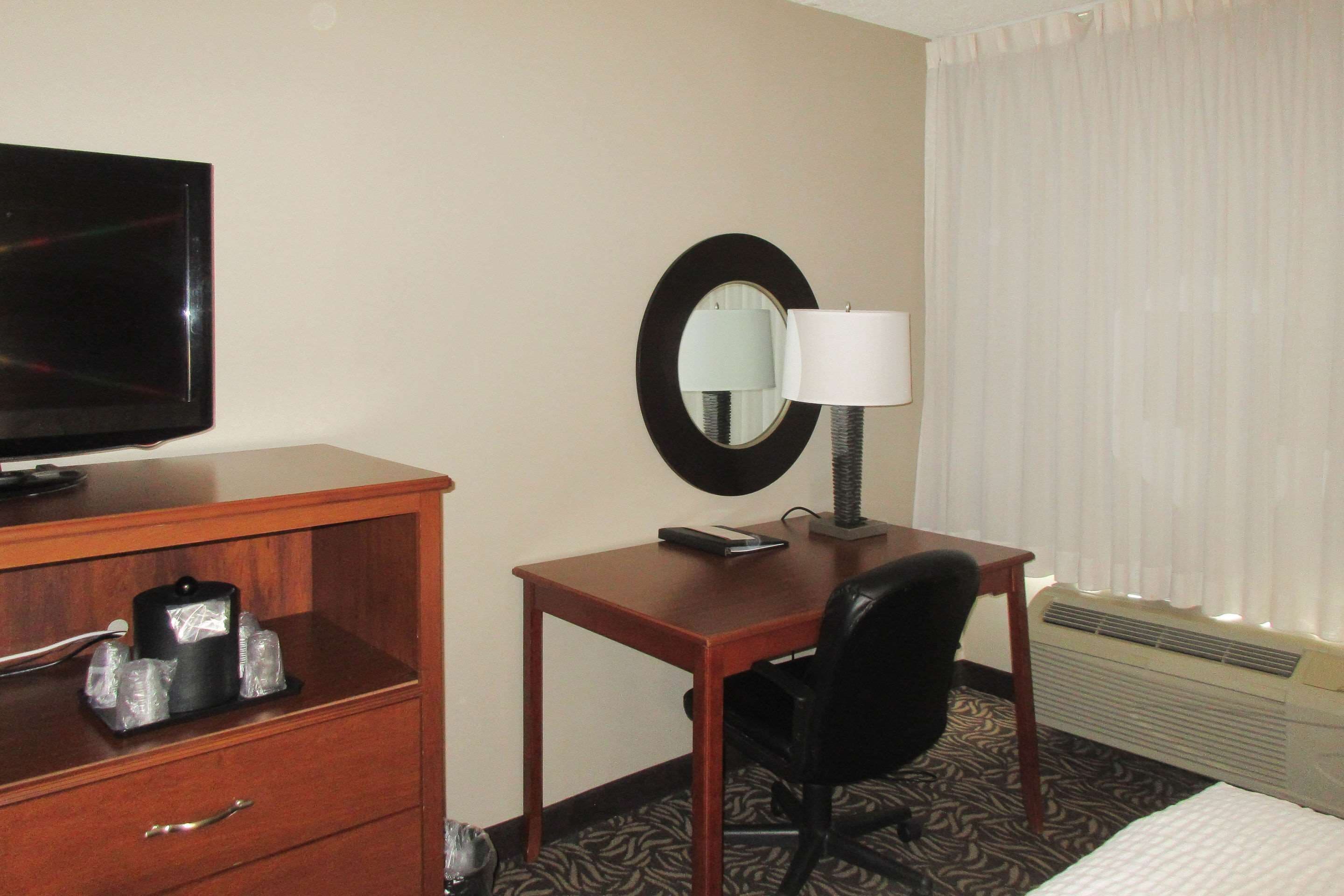 Photo - Clarion Inn & Suites Cortland - University Area