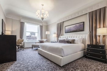 Suite, 1 King Bed, City View (Cambridge Suite) | Frette Italian sheets, premium bedding, down comforters, pillowtop beds at Fairmont San Francisco