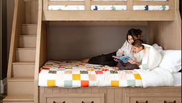Fairmont, Quarto, várias camas | Lençóis italianos Frette, roupas de cama premium, edredons de pluma