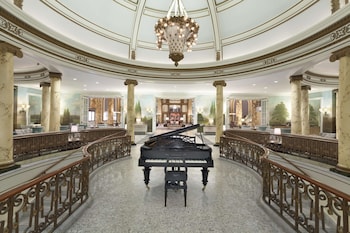 2 restaurants, breakfast, lunch, dinner served; Asian cuisine at Fairmont San Francisco