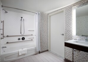 Combined shower/tub, free toiletries, hair dryer, towels - Holiday Inn Boston - Dedham Hotel & Conference Center by IHG (Dedham)