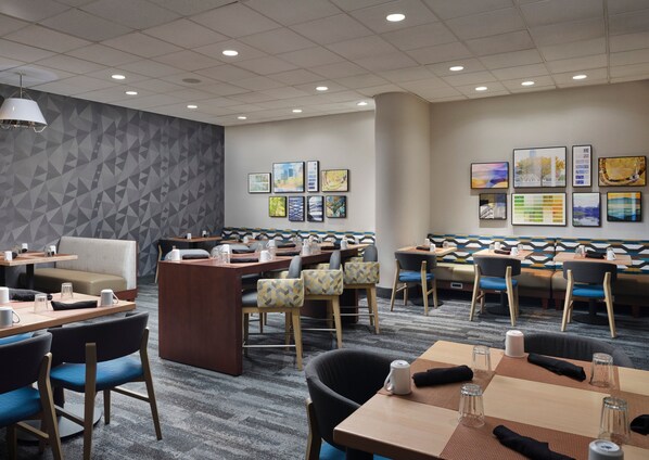 Breakfast and brunch served, American cuisine