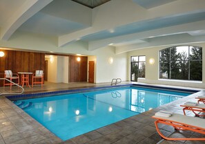 Una piscina cubierta