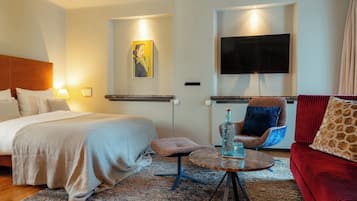 Hypo-allergenic bedding, minibar, in-room safe, individually decorated