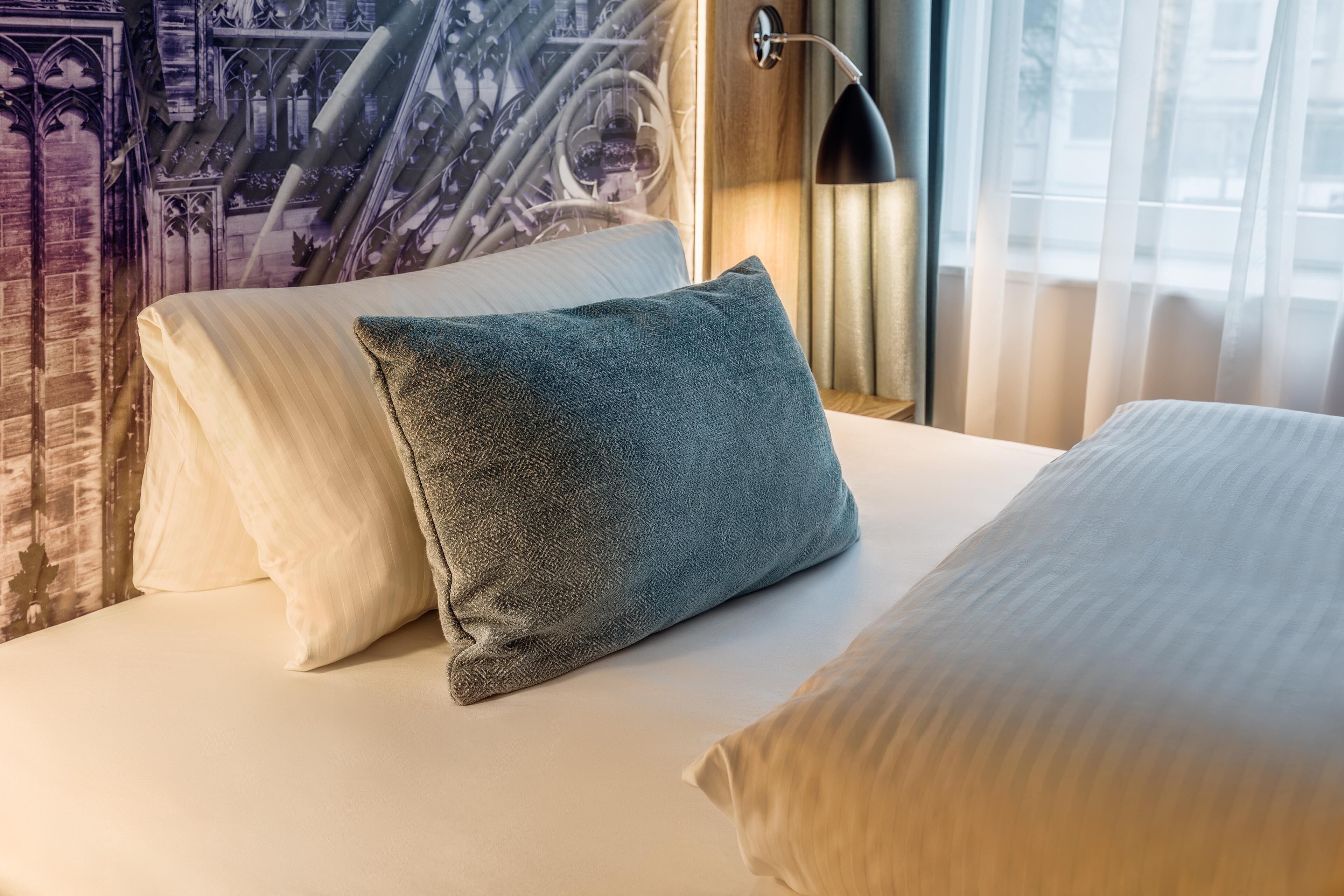 superior single room | hypo-allergenic bedding, minibar, in-room safe, desk