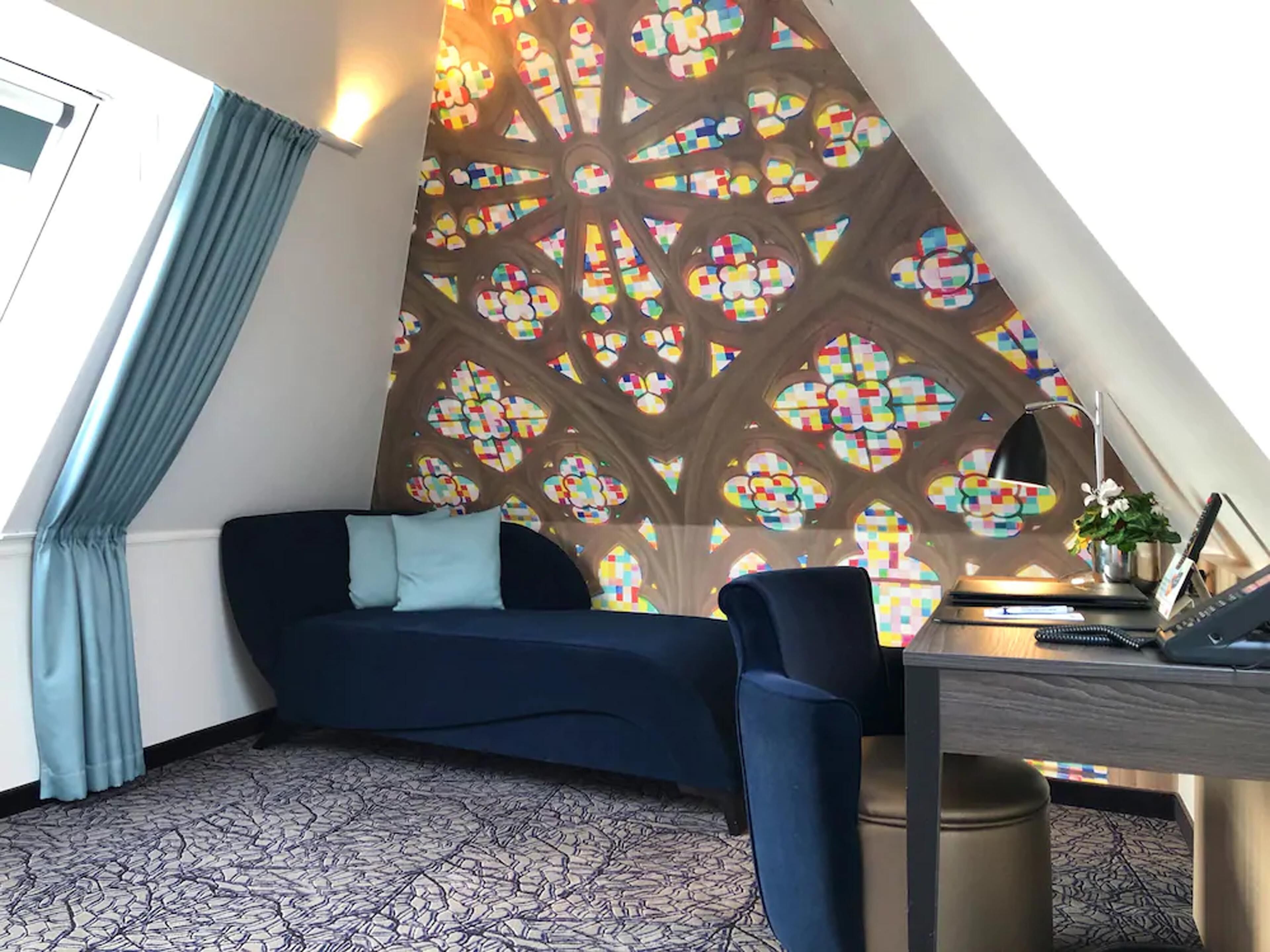 junior suite | hypo-allergenic bedding, minibar, in-room safe, desk