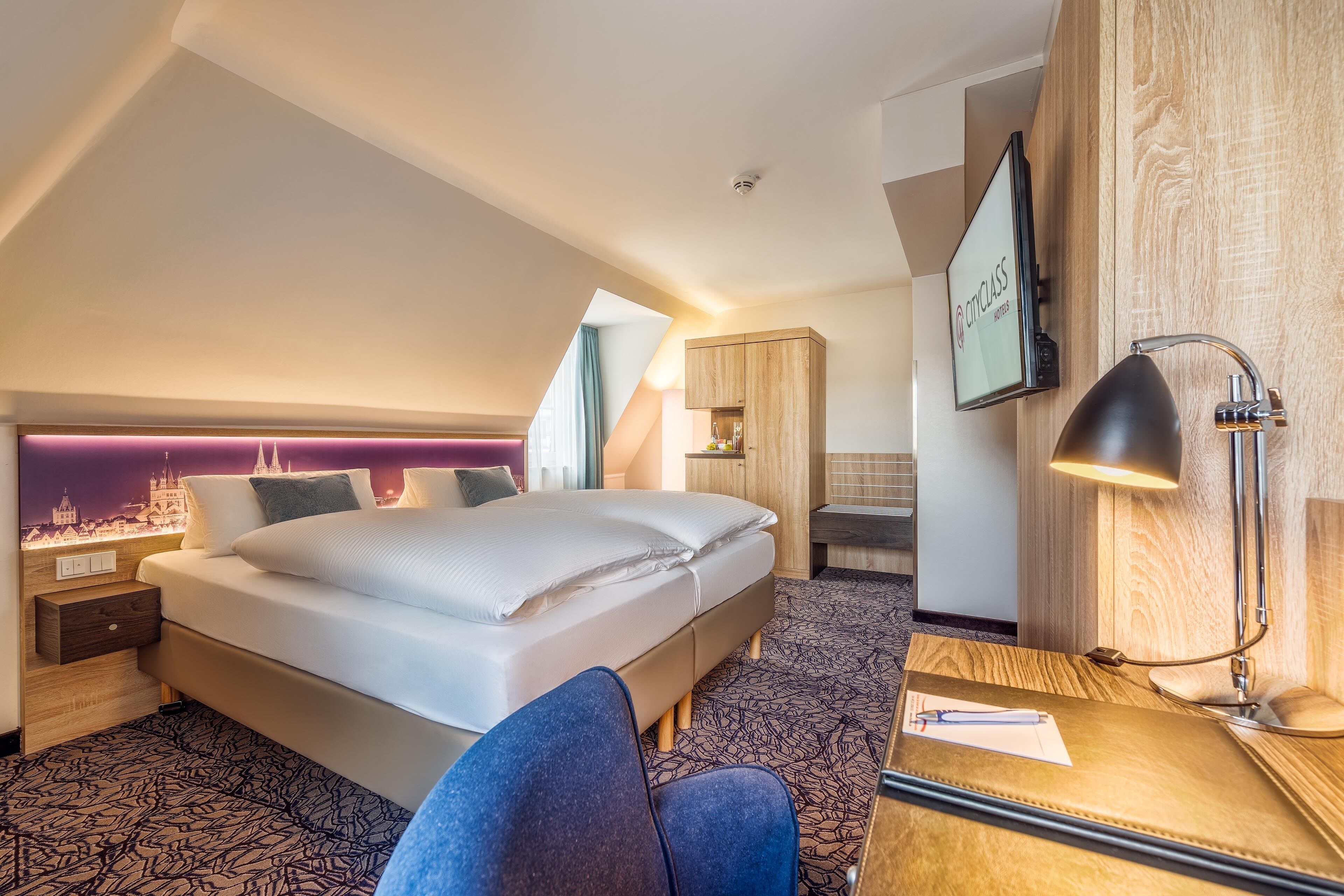 superior double room | hypo-allergenic bedding, minibar, in-room safe, desk