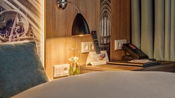 Habitación Confort doble | Ropa de cama hipoalergénica, minibar, caja fuerte y escritorio