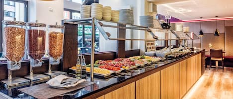 Dagelijks ontbijtbuffet (EUR 18.90 per persoon)