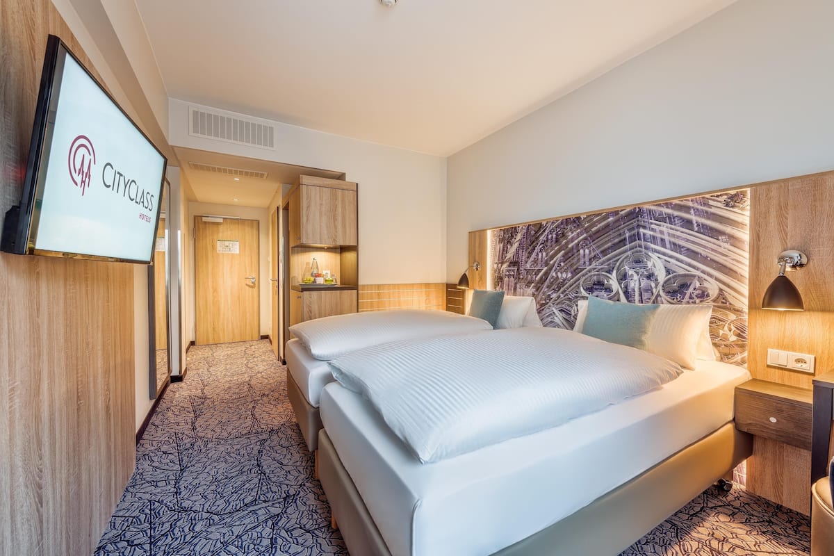 Chambre Confort avec lits jumeaux | Literie hypoallergénique, minibar, coffre-fort, bureau