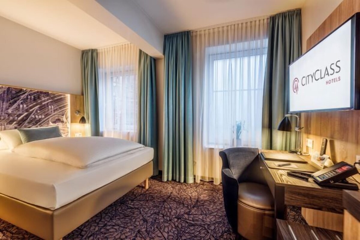 Hypo-allergenic bedding available, minibar, in-room safe, desk