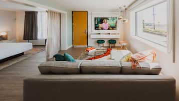 1 bedroom, memory-foam beds, desk, laptop workspace