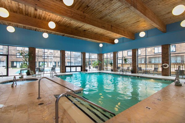 Piscine couverte, piscine extérieure
