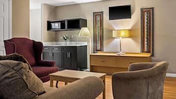 Room, 1 King Bed, Jetted Tub | Private kitchenette | Fridge, microwave, stovetop, kitchen islands
