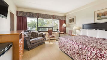 特色家居、办公桌、遮光窗帘、熨斗/熨衣板