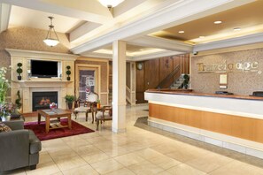 Lobby - Travelodge by Wyndham Edmonton East (Edmonton)