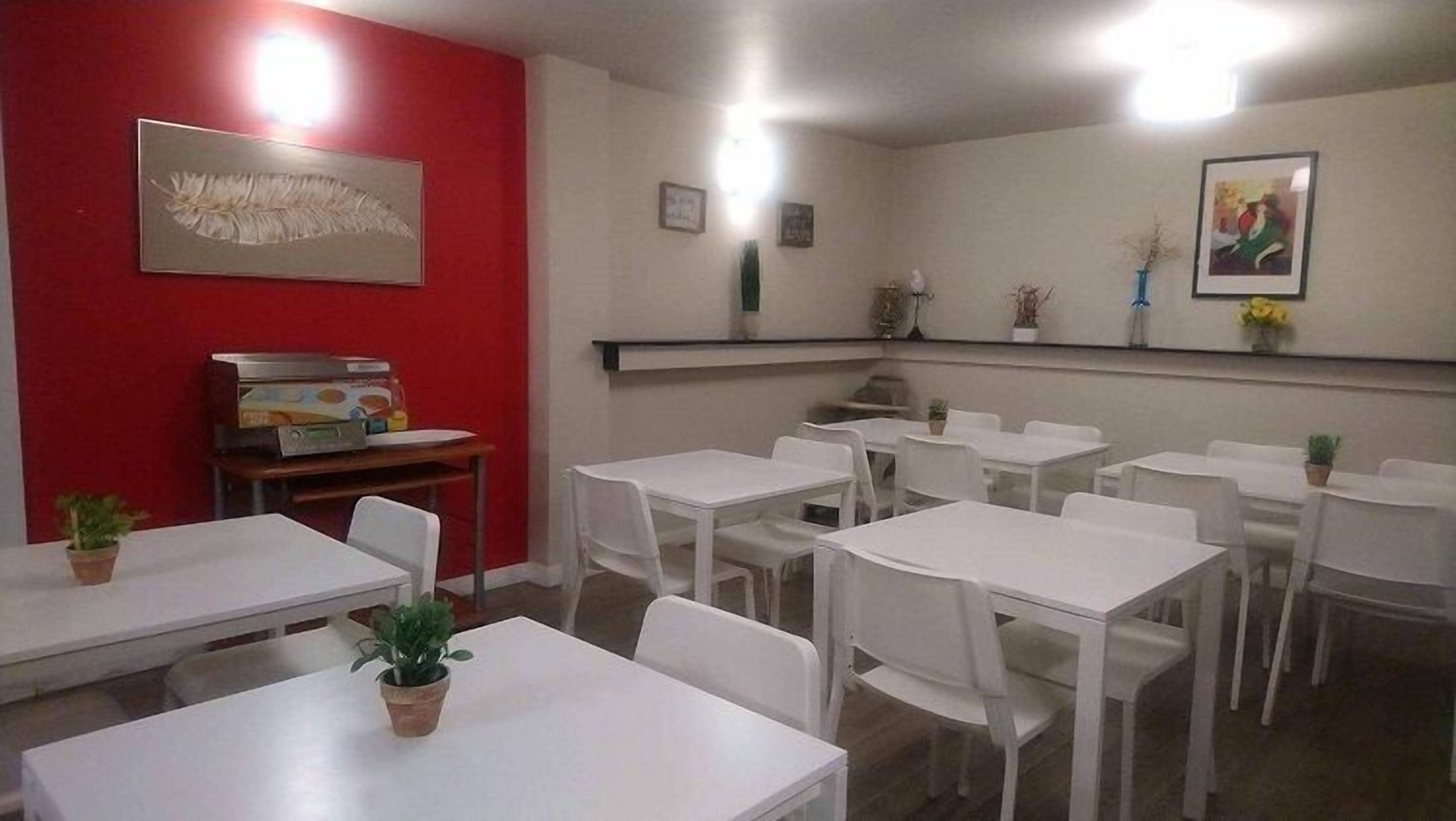 Photo - Travelodge by Wyndham Edmonton East