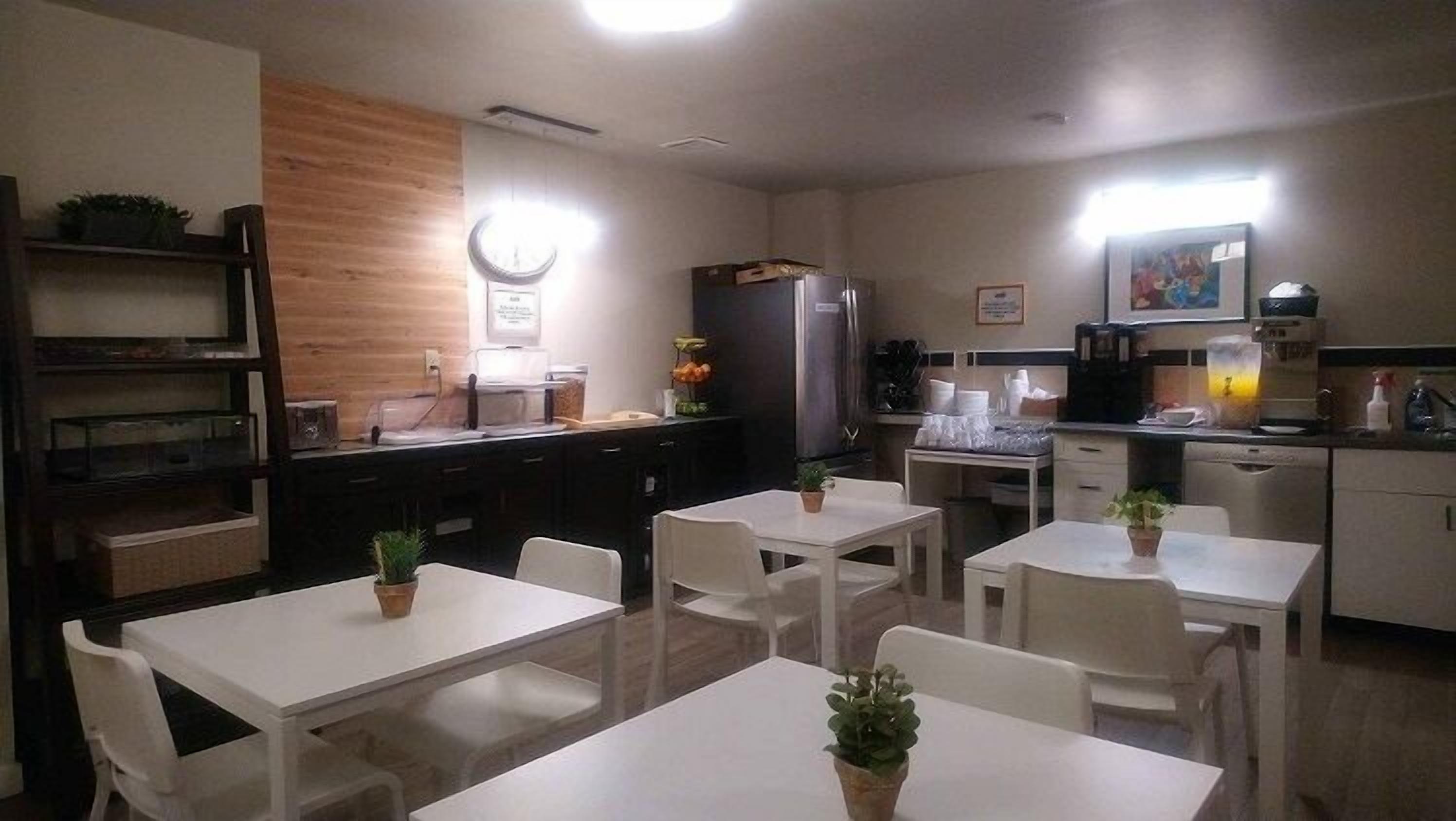 Tägliches inbegriffenes kontinentales Frühstück