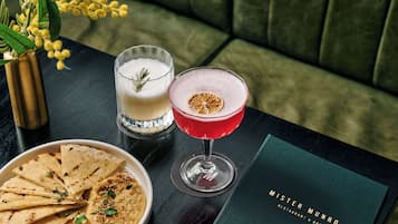 A table with a plate of flatbreads, two glasses of beverages, and a menu titled "MISTER MUNRO RESTAURANT & BAR".