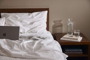 In-room safe, desk, iron/ironing board, cots/infant beds - The Victoria Hotel Melbourne (Melbourne)